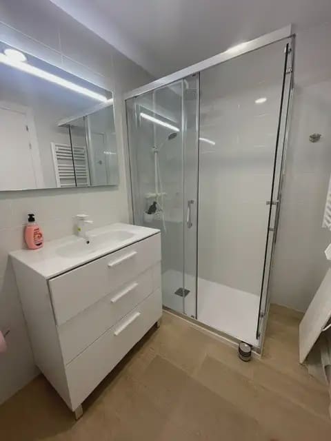 2 bedroom Flat for rent in Alicante / Alacant city with pool garage - € 1,800 (Ref: 9850782)