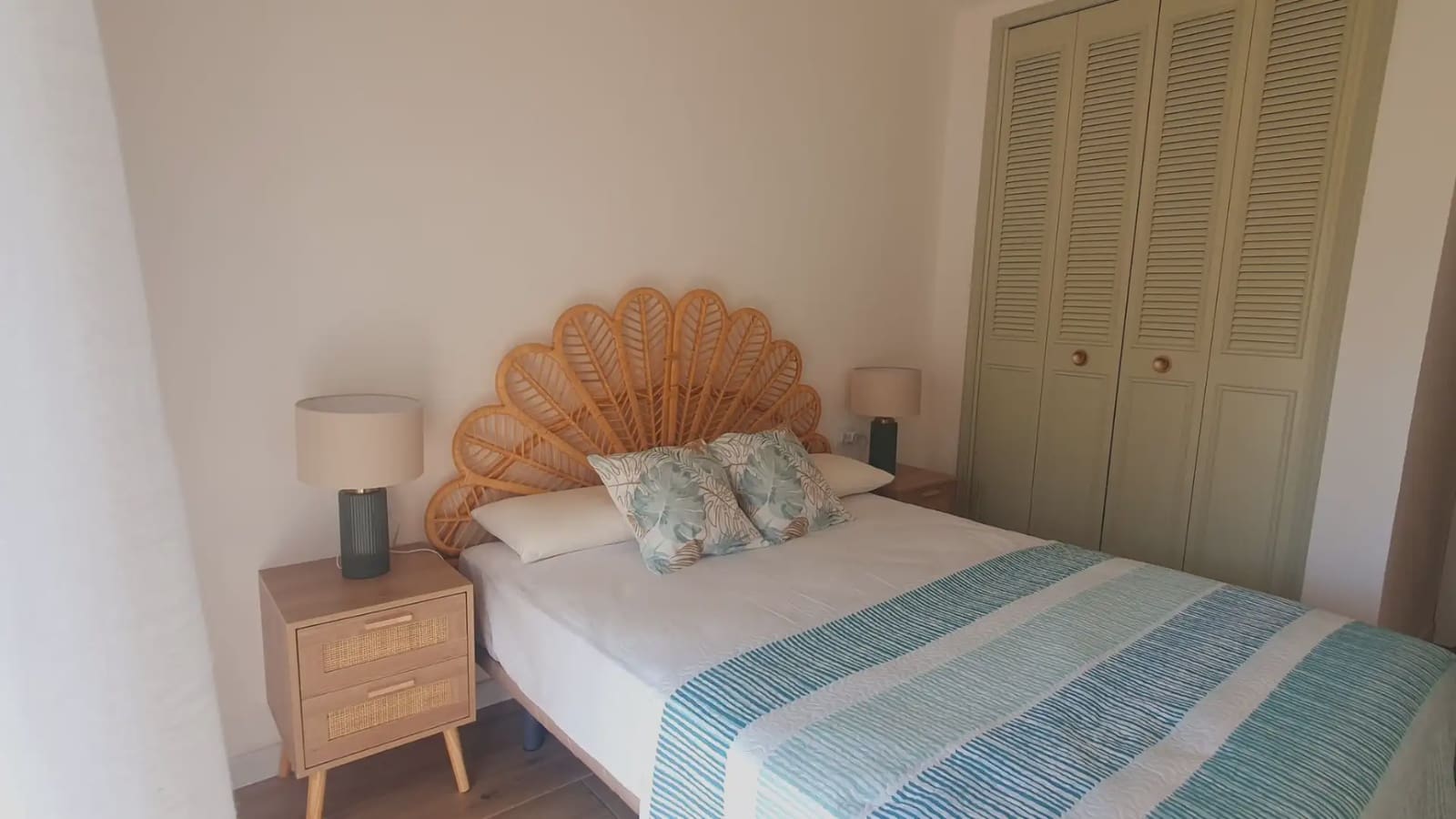 2 Zimmer Wohnung zu vermieten in Alicante / Alacant Stadt mit Pool Garage - 1.200 € (Ref: 9858973)
