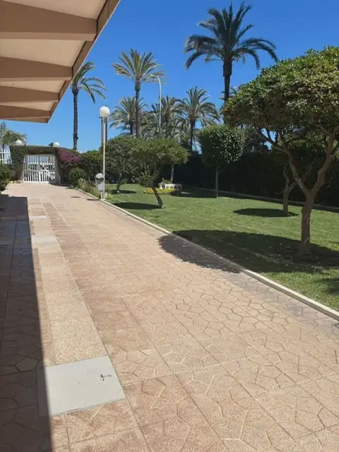 1 slaapkamer Flat te huur in Alicante stad met garage - € 1.000 (Ref: 9880324)