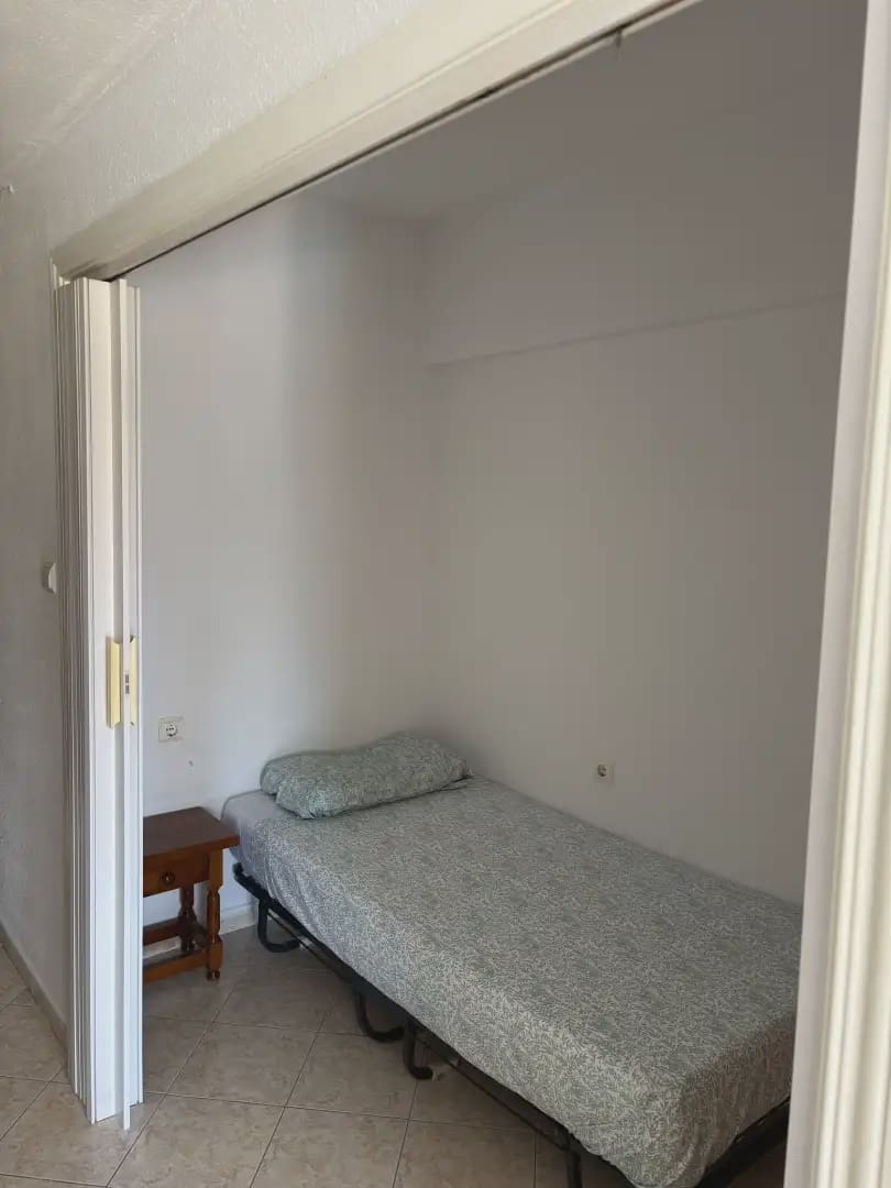 1 slaapkamer Flat te huur in Alicante stad met garage - € 1.000 (Ref: 9880324)