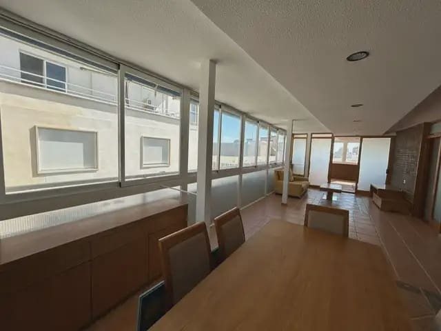 3 soveværelse Lejlighed til leje i Barrio del Centro, Alicante by - € 1.650 (Ref: 9880325)