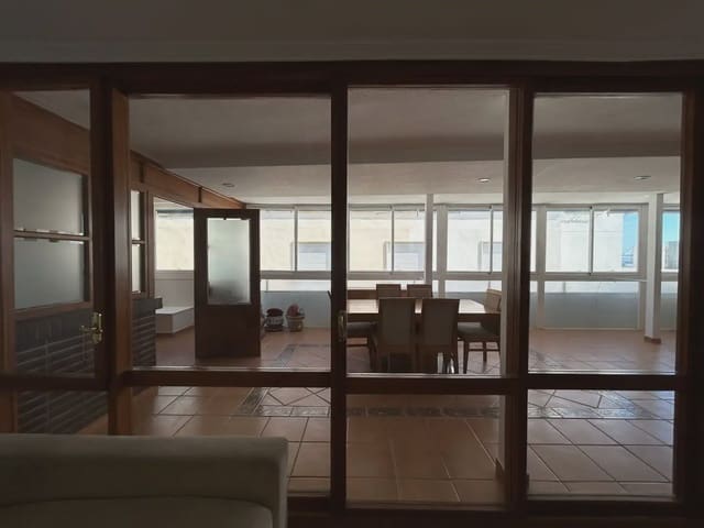 3 soveværelse Lejlighed til leje i Barrio del Centro, Alicante by - € 1.650 (Ref: 9880325)