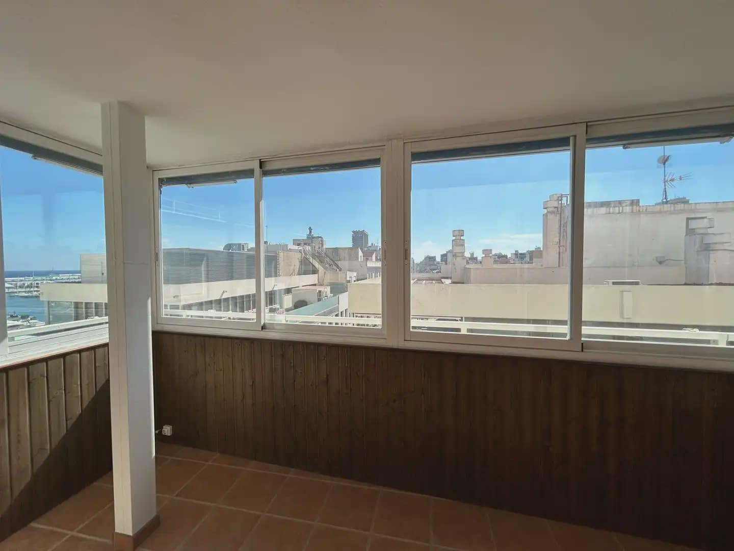 3 soveværelse Lejlighed til leje i Alicante by - € 1.650 (Ref: 9880325)