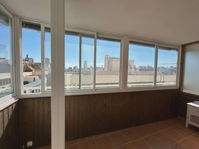 3 soveværelse Lejlighed til leje i Barrio del Centro, Alicante by - € 1.650 (Ref: 9880325)