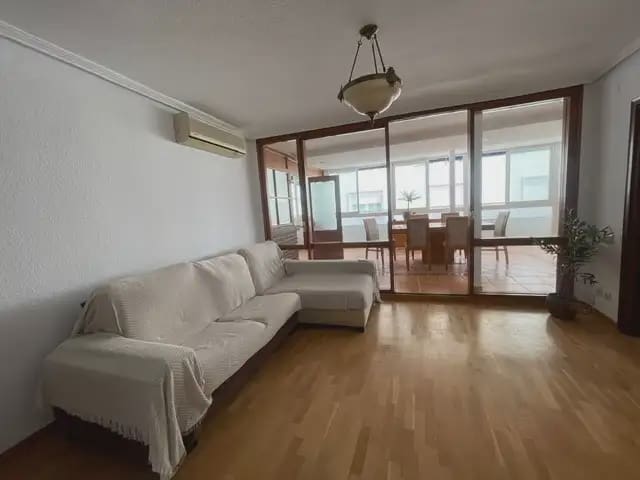 Appartement de 3 chambres à louer à Barrio del Centro, Alicante ville - 1 650 € (Ref: 9880325)