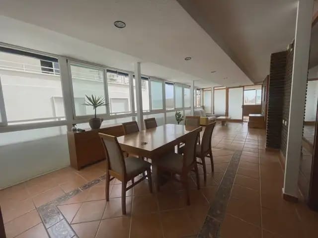 Appartement de 3 chambres à louer à Barrio del Centro, Alicante ville - 1 650 € (Ref: 9880325)