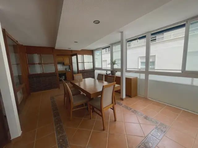 Appartement de 3 chambres à louer à Barrio del Centro, Alicante ville - 1 650 € (Ref: 9880325)