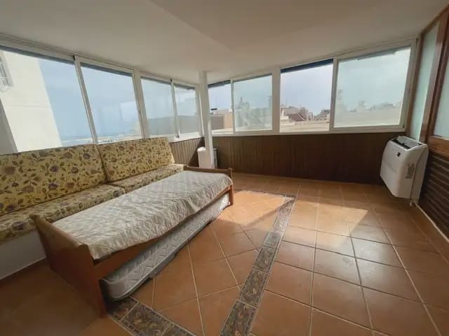 Appartement de 3 chambres à louer à Barrio del Centro, Alicante ville - 1 650 € (Ref: 9880325)