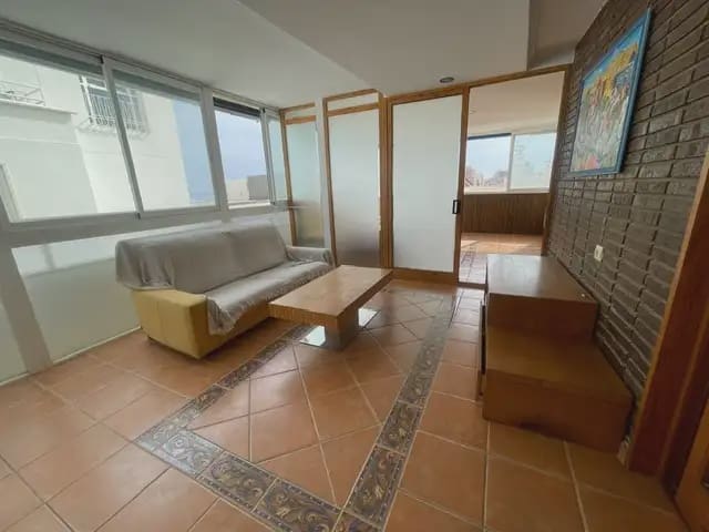 Appartement de 3 chambres à louer à Barrio del Centro, Alicante ville - 1 650 € (Ref: 9880325)
