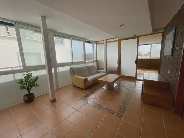 Appartement de 3 chambres à louer à Barrio del Centro, Alicante ville - 1 650 € (Ref: 9880325)