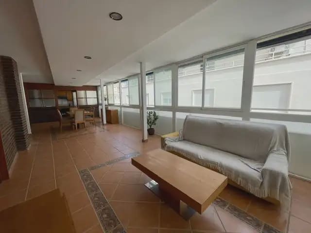 Appartement de 3 chambres à louer à Barrio del Centro, Alicante ville - 1 650 € (Ref: 9880325)