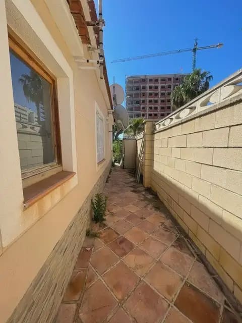 3 soveværelse Villa til salg i El Campello med swimmingpool garage - € 469.000 (Ref: 9883866)