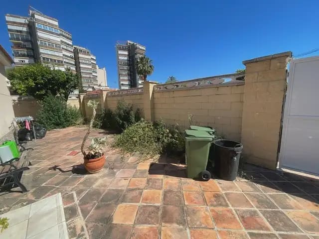 3 soveværelse Villa til salg i El Campello med swimmingpool garage - € 469.000 (Ref: 9883866)