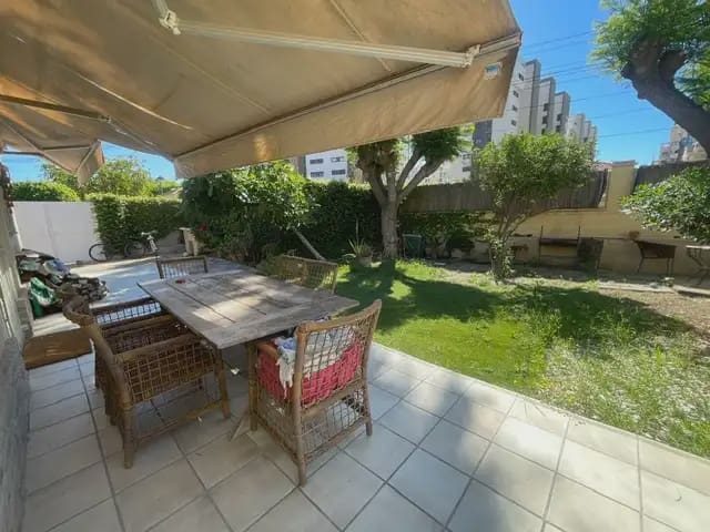 3 soveværelse Villa til salg i El Campello med swimmingpool garage - € 469.000 (Ref: 9883866)