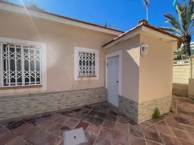 3 soveværelse Villa til salg i El Campello med swimmingpool garage - € 469.000 (Ref: 9883866)