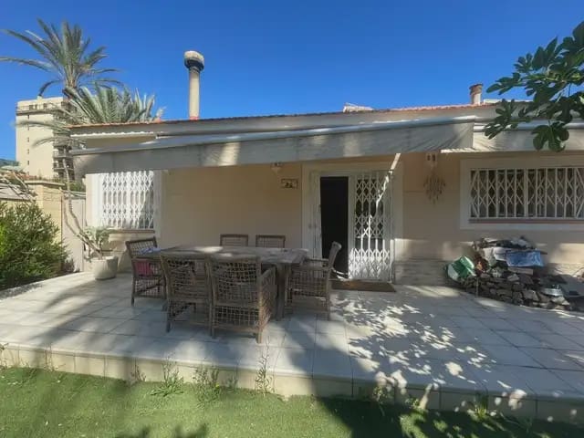 3 soveværelse Villa til salg i El Campello med swimmingpool garage - € 469.000 (Ref: 9883866)