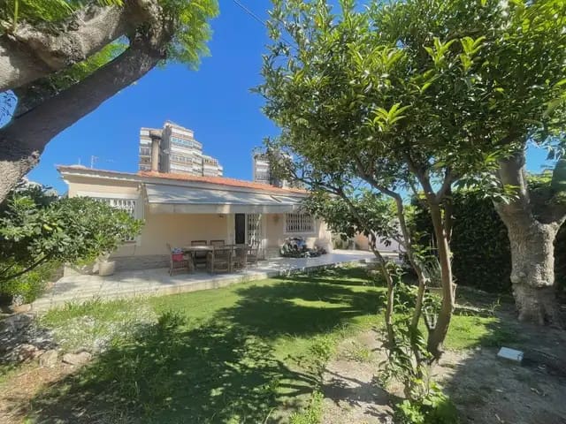 3 soveværelse Villa til salg i El Campello med swimmingpool garage - € 469.000 (Ref: 9883866)