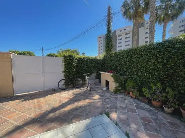 3 soveværelse Villa til salg i El Campello med swimmingpool garage - € 469.000 (Ref: 9883866)