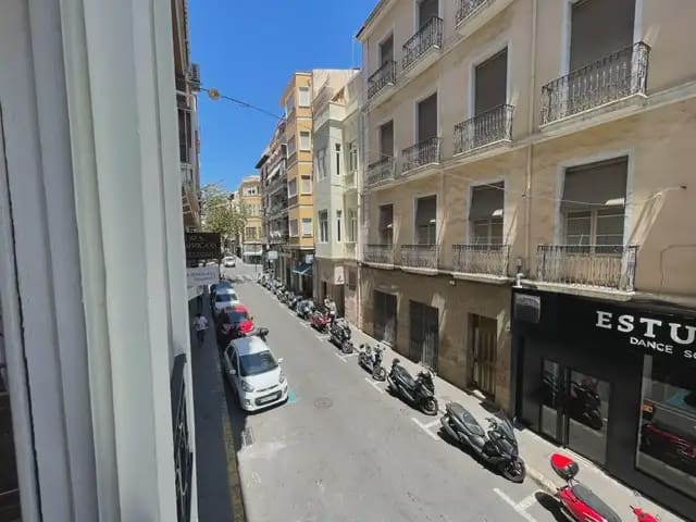 3 bedroom Flat for sale in Mercado, Alicante / Alacant city - € 425,000 (Ref: 9895655)