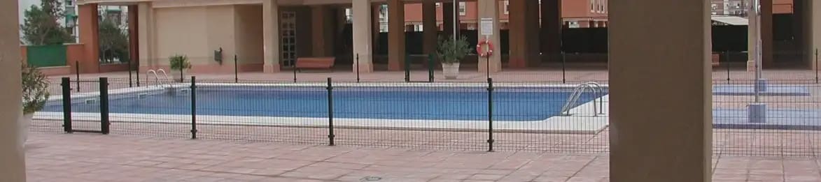 Appartement de 3 chambres à louer à Alicante ville avec piscine garage - 950 € (Ref: 9898606)
