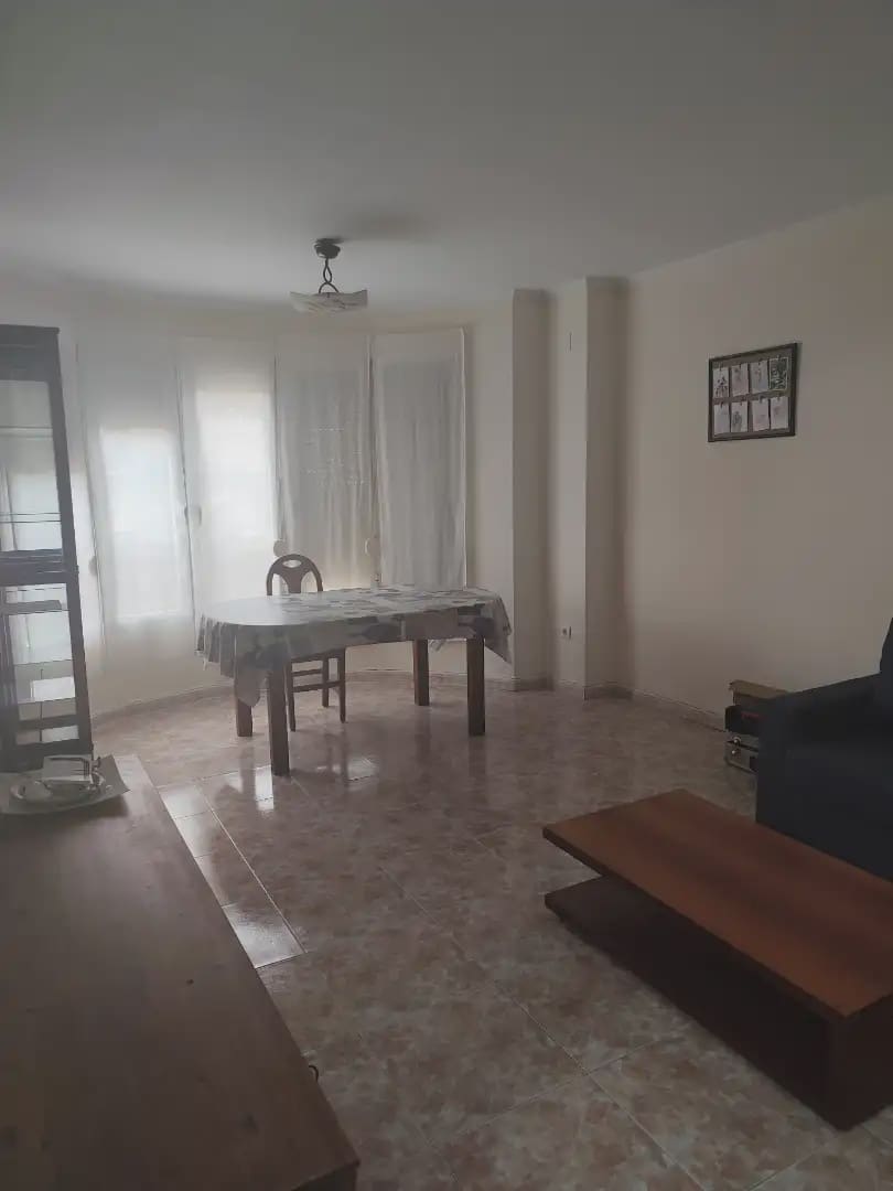 Appartement de 3 chambres à louer à Alicante ville avec piscine garage - 950 € (Ref: 9898606)