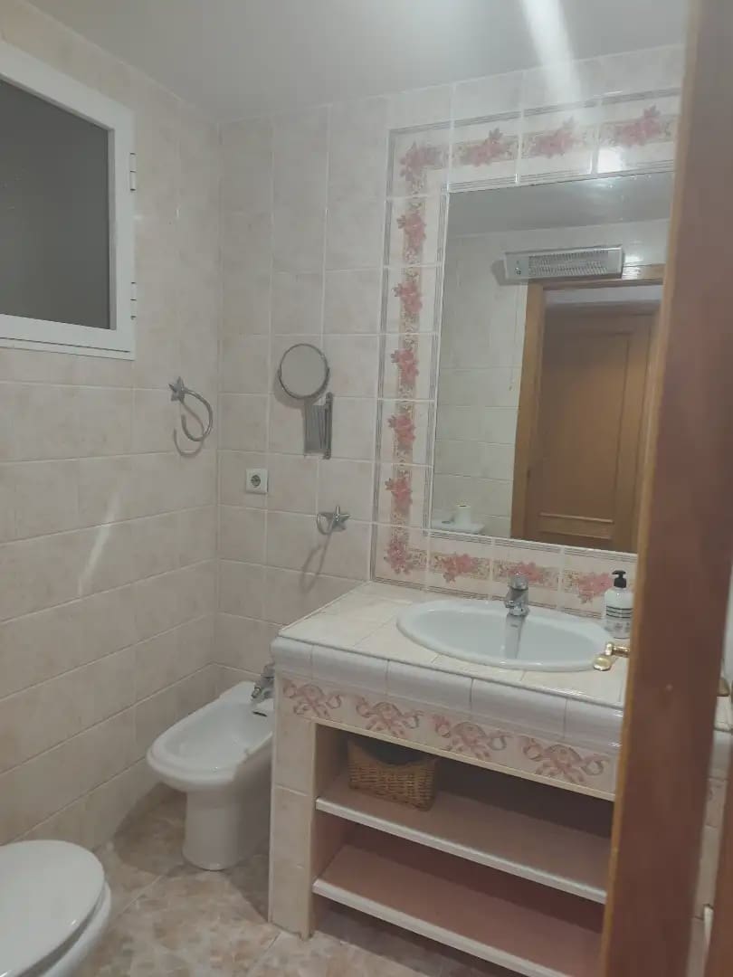 Appartement de 3 chambres à louer à Alicante ville avec piscine garage - 950 € (Ref: 9898606)