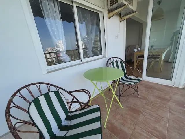 Appartement de 2 chambres à louer à Alicante ville avec piscine - 1 000 € (Ref: 9915056)