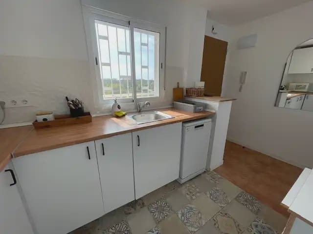 Appartement de 2 chambres à louer à Alicante ville avec piscine - 1 000 € (Ref: 9915056)
