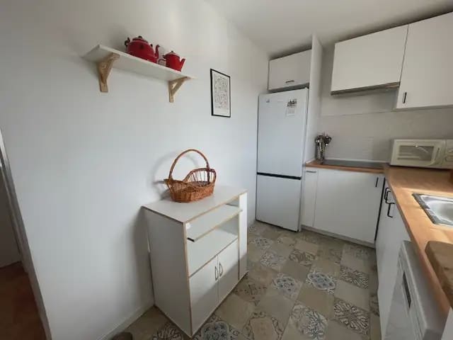 Appartement de 2 chambres à louer à Alicante ville avec piscine - 1 000 € (Ref: 9915056)