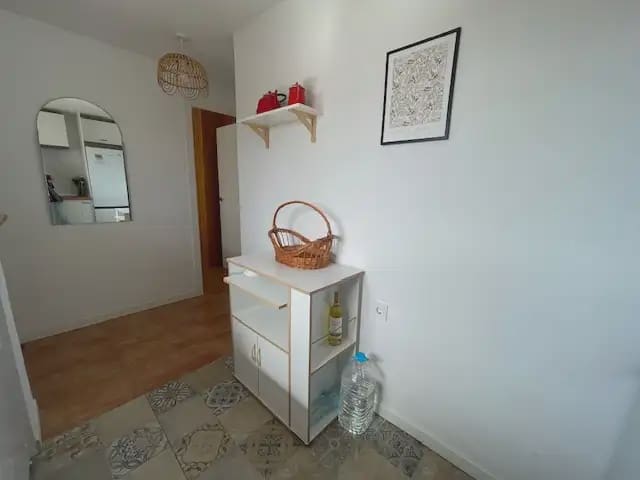 Appartement de 2 chambres à louer à Alicante ville avec piscine - 1 000 € (Ref: 9915056)