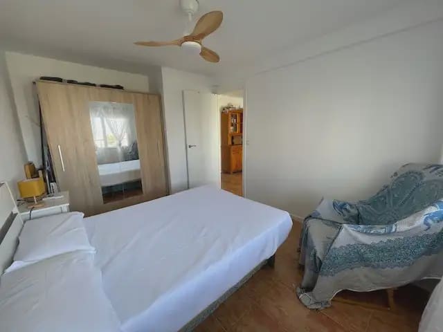 Appartement de 2 chambres à louer à Alicante ville avec piscine - 1 000 € (Ref: 9915056)