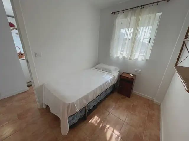 Appartement de 2 chambres à louer à Alicante ville avec piscine - 1 000 € (Ref: 9915056)