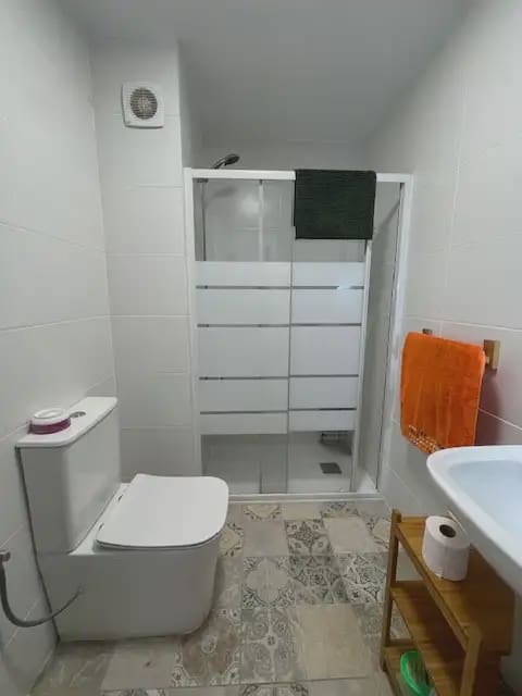 Appartement de 2 chambres à louer à Alicante ville avec piscine - 1 000 € (Ref: 9915056)