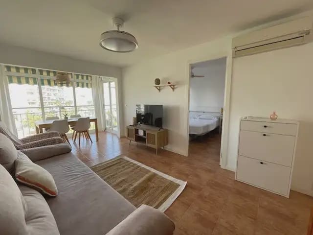Appartement de 2 chambres à louer à Alicante ville avec piscine - 1 000 € (Ref: 9915056)