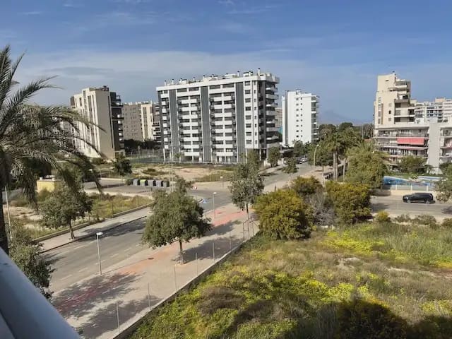 Appartement de 2 chambres à louer à Alicante ville avec piscine - 1 000 € (Ref: 9915056)