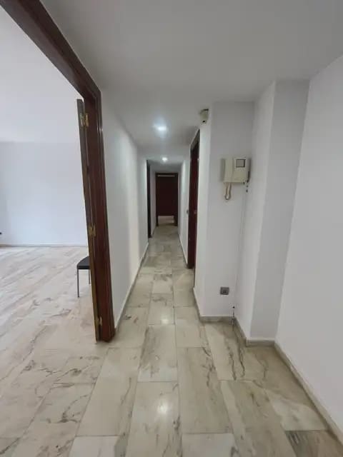 4 sovrum Lägenhet att hyra i Alicante stad med garage - 2 000 € (Ref: 9915057)