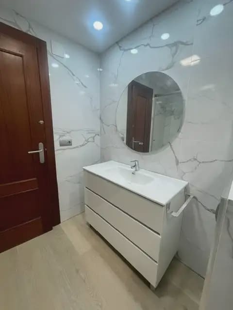 4 sovrum Lägenhet att hyra i Alicante stad med garage - 2 000 € (Ref: 9915057)