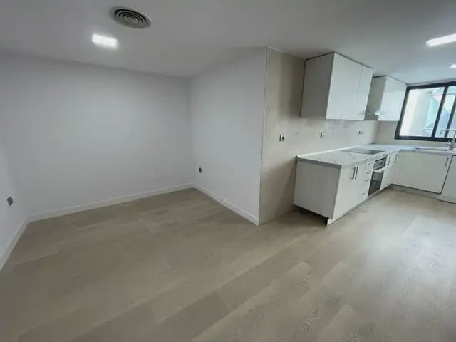 4 sovrum Lägenhet att hyra i Alicante stad med garage - 2 000 € (Ref: 9915057)