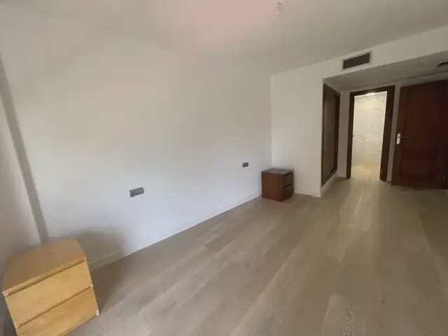 4 sovrum Lägenhet att hyra i Alicante stad med garage - 2 000 € (Ref: 9915057)