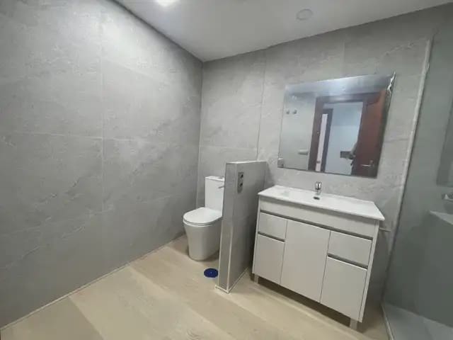 4 sovrum Lägenhet att hyra i Alicante stad med garage - 2 000 € (Ref: 9915057)