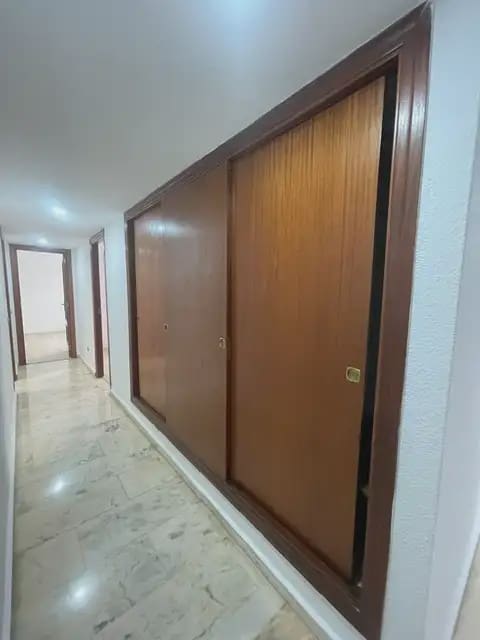 4 sovrum Lägenhet att hyra i Alicante stad med garage - 2 000 € (Ref: 9915057)