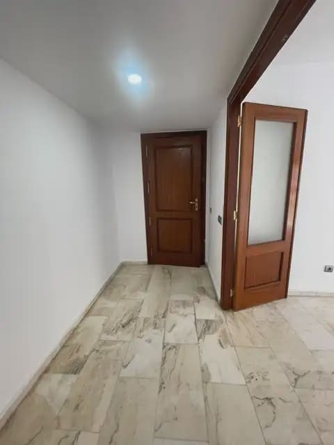 4 sovrum Lägenhet att hyra i Alicante stad med garage - 2 000 € (Ref: 9915057)