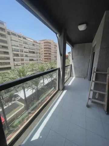 4 sovrum Lägenhet att hyra i Barrio del Centro, Alicante stad med garage - 2 000 € (Ref: 9915057)