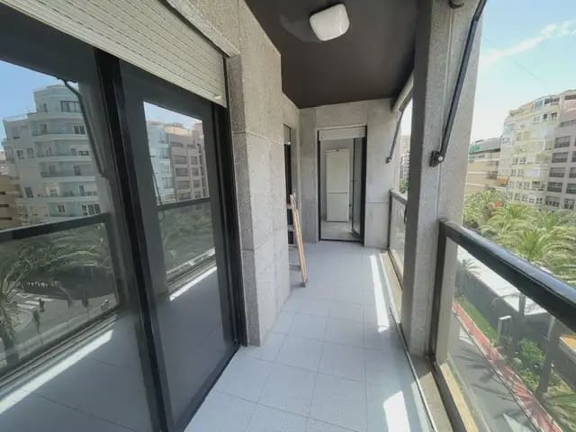 4 sovrum Lägenhet att hyra i Alicante stad med garage - 2 000 € (Ref: 9915057)