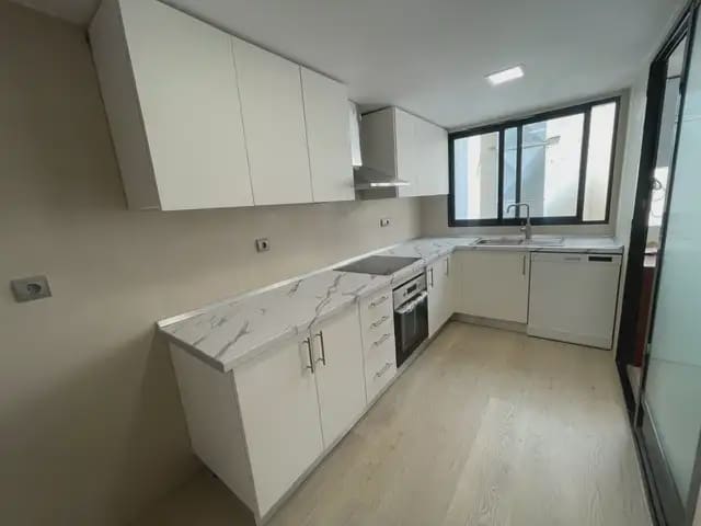 4 sovrum Lägenhet att hyra i Alicante stad med garage - 2 000 € (Ref: 9915057)