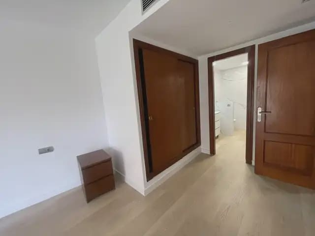 4 sovrum Lägenhet att hyra i Alicante stad med garage - 2 000 € (Ref: 9915057)