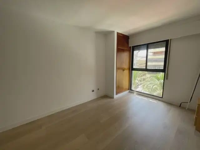 4 sovrum Lägenhet att hyra i Alicante stad med garage - 2 000 € (Ref: 9915057)