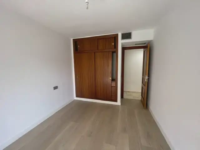 4 sovrum Lägenhet att hyra i Alicante stad med garage - 2 000 € (Ref: 9915057)