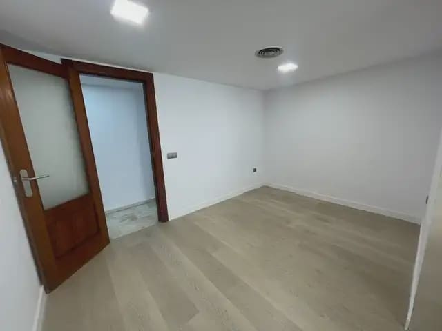 4 sovrum Lägenhet att hyra i Alicante stad med garage - 2 000 € (Ref: 9915057)