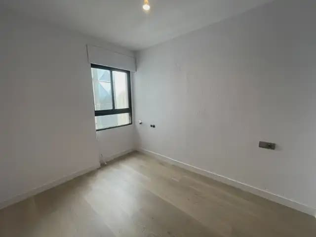 4 sovrum Lägenhet att hyra i Alicante stad med garage - 2 000 € (Ref: 9915057)